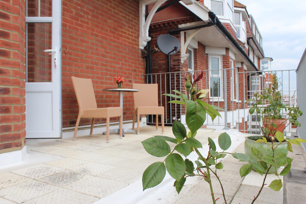 By The Sea Bed And Breakfast Eastbourne Exterior foto